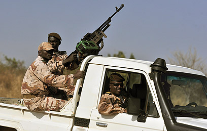 צבא מאלי באזור התקיפות (צילום: AFP) (צילום: AFP)