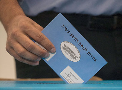 1 מכל ארבעה כבר הצביע (צילום: EPA)