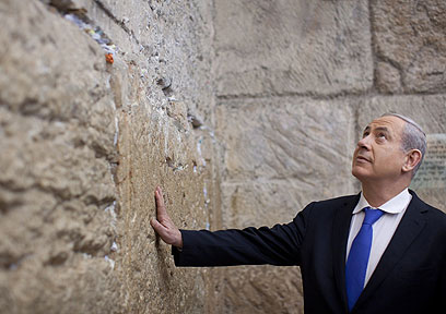 PM Netanyahu at Western Wall, Tuesday (Photo: AFP)