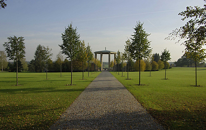 גן הזיכרון שליד פראג (צילום: Lidice Memorial) (צילום: תמירה צדקיהו, טבע הדברים) (צילום: תמירה צדקיהו, טבע הדברים)