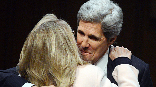 האם קרי הצליח יותר ממנה במחלקת המדינה? ימים יגידו (צילום: AFP) (צילום: AFP)
