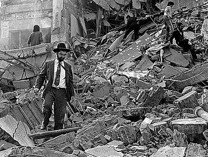 הפיגוע בבניין הקהילה היהודית ב-1994 (AFP) (AFP)