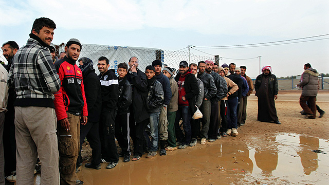 חצי מיליון בטורקיה, עוד מיליון וחצי במדינות השכנות. פליטים סורים (צילום: AP) (צילום: AP)