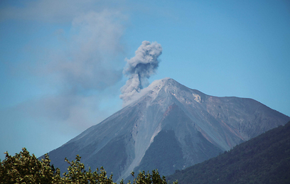 התפרצות של הר הגעש וולקנו דל פואגו שליד אנטיגואה (צילום: אריה דהן, טבע הדברים) (צילום: אריה דהן, טבע הדברים)