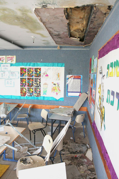 הכיתה שבה קרסה התקרה. לא ראויה   ()
