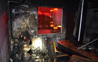 הגביע מלא בפיח בחדר השרוף (צילום: אסף אברס) (צילום: אסף אברס)
