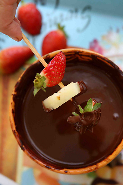 גם טעים וגם בריא - פונדו שוקולד (צילום: אורי שביט ) (צילום: אורי שביט )