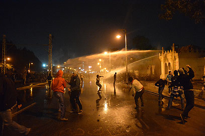 הצעירים חוזרים לרחובות. מי מפעיל אותם?  (צילום: AFP) (צילום: AFP)