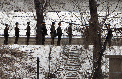 חיילים בגבול בין דרום קוריאה לצפון קוריאה (צילום: AFP) (צילום: AFP)