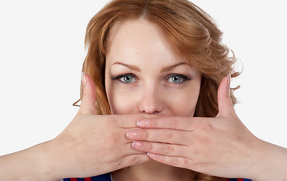 שימי לב אם את מדברת חלש או חזק מדי (צילום: shutterstock ) (צילום: shutterstock )