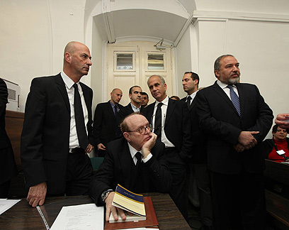 ליברמן בבית המשפט השלום ירושלים (צילום: גיל יוחנן) (צילום: גיל יוחנן)