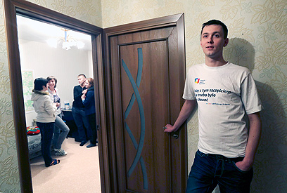 תיעדו בווידאו את מעצר הפעילים. אנדרושנקה, ראש ארגון GayBelarus (צילום: AP) (צילום: AP)