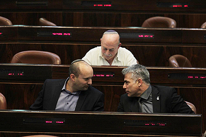 Bennett (L) with Lapid at plenum (Photo: Gil Yohanan)