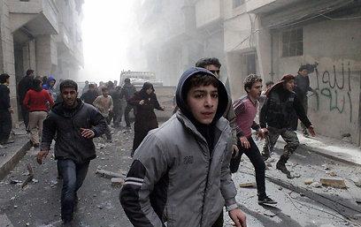 Syrians flee army shelling in Aleppo (Photo: Reuters) 