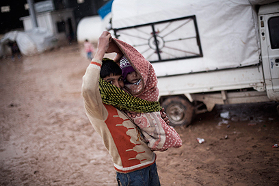 מחנה הפליטים עזאז בגבול טורקיה (צילום: AP) (צילום: AP)
