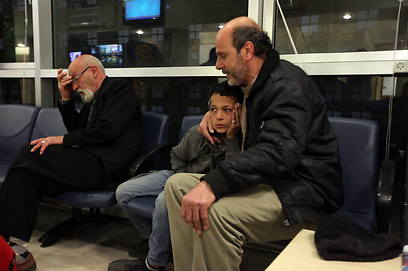 משפחתו של הנער עודאי סרחאן בהדסה עין כרם            (צילום: גיל יוחנן) (צילום: גיל יוחנן)