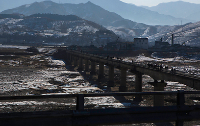 גשר אל העולם. פיונגיאנג (צילום: AP) (צילום: AP)