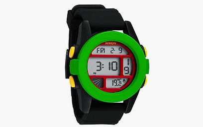 שעון סיליקון מסגרת ירוקה NIXSON, המחיר: 890 שקל ()