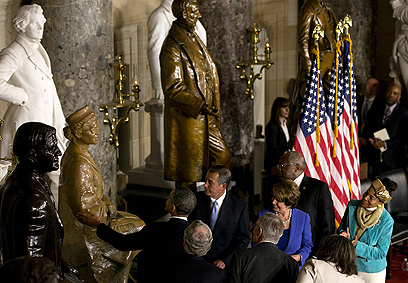 פסלה של פארקס בהיכל (צילום: AFP) (צילום: AFP)