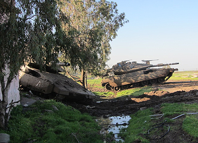 הטנקים צלחו את השטח הבעייתי, לנגמ"שים היה קשה (צילום: דובר צה"ל) (צילום: דובר צה