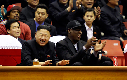 רודמן ושליט צפון קוריאה בביקור הקודם. תחילתה של ידידות מופלאה? (צילום: רויטרס) (צילום: רויטרס)