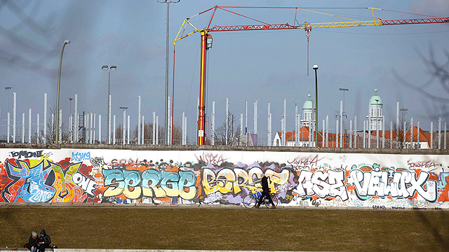 שרידי חומת ברלין. שיעור אבטלה גבוה בגרמניה (צילום: רויטרס) (צילום: רויטרס)