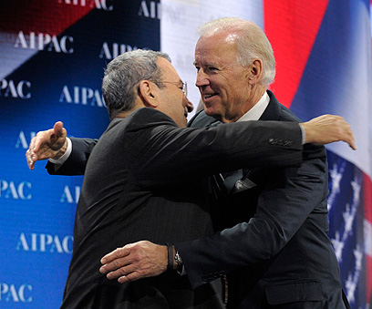 ביידן וברק, הערב בוושינגטון (צילום: AP) (צילום: AP)