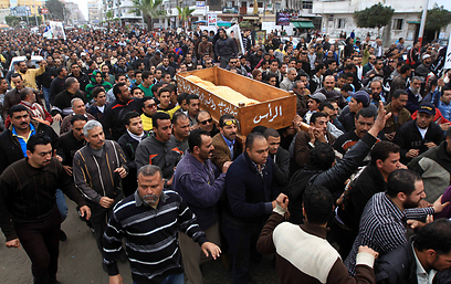 הלוויית ההרוגים בפורט סעיד (צילום: AP) (צילום: AP)