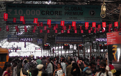 4 מיליון איש ביום. תחנת הרכבת במומבאי (צילום: רפי אהרונוביץ') (צילום: רפי אהרונוביץ')