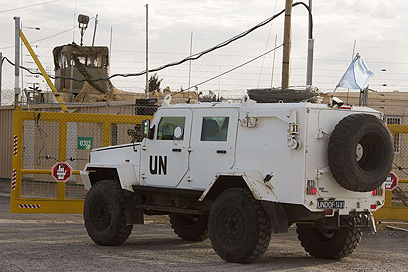 פקחי האו"ם חצו את הגבול (צילום: AFP) (צילום: AFP)