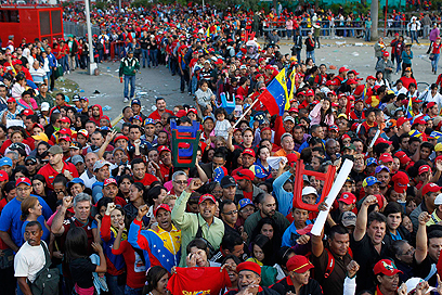 הלווייתו של צ'אבס בוונצואלה (צילום: רויטרס) (צילום: רויטרס)