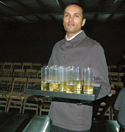תמלאו את הכוס עד הסוף, יא קמצנים! שמפניה בקוקטייל של "מיו מיו" (צילום: יפה עירון) (צילום: יפה עירון)