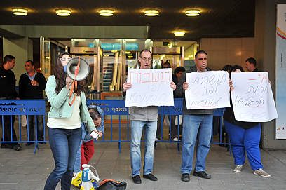ההפגנה מול עיריית ת"א, בעקבות האירועים במרתון (צילום: ירון ברנר) (צילום: ירון ברנר)