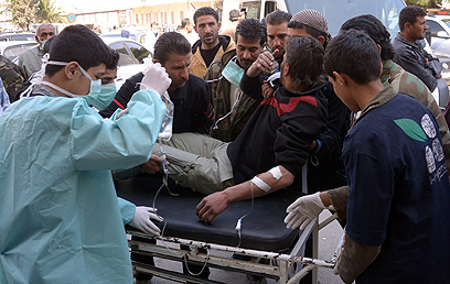 על פי דמשק, אלה הם פצועים בהתקפת נשק כימי של המורדים בחלב (צילום: EPA) (צילום: EPA)