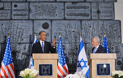 פרס ואובמה בבית הנשיא (צילום: AFP) (צילום: AFP)