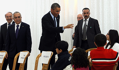 אובמה בפגישה מוקדם יותר אתמול עם צעירים פלסטינים (צילום: EPA) (צילום: EPA)