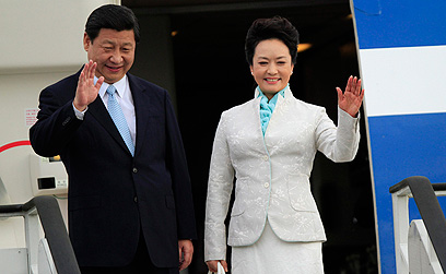 ראשון בין שווים. נשיא סין , סִי גִ'ין-פִינְג ורעייתו פנג ליואן (צילום: רויטרס) (צילום: רויטרס)