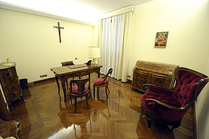 את האורחים הרשמיים יקבל האפיפיור בארמון. מלון "דומוס סנטה מרתה" (צילום: AP) (צילום: AP)