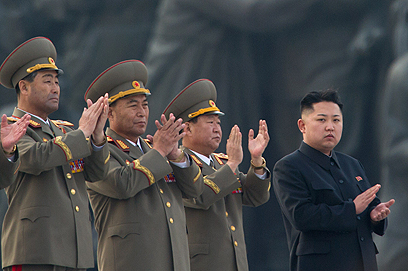 לא זקוק יותר ל"ערוץ הדיאלוג" עם הדרום. קים ג'ונג און (צילום: AFP) (צילום: AFP)