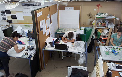 סטודנטים לאדריכלות נוף בטכניון, בזמן עבודה בסטודיו (צילום: אילה מנדלברג) (צילום: אילה מנדלברג)
