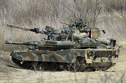 טנקים של דרום קוריאה בתרגיל (צילום: AFP) (צילום: AFP)