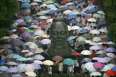 פסל של קונפוציוס בסין. האדם צריך ללמוד, תמיד (צילום: רויטרס) (צילום: רויטרס)