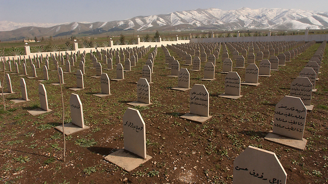 "הסתרתי את שמי כדי להישאר בחיים". קברי קורבנות הטבח הכימי שביצע סדאם חוסיין בחלבג'ה (צילום: Gettyimages) (צילום: Gettyimages)