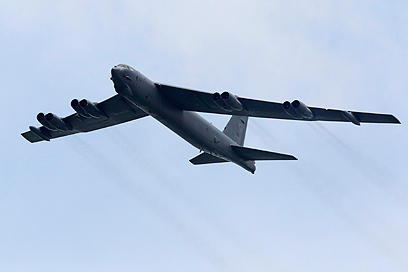 מפציצי B-52 טסו סמוך לגבול בין הקוריאות  (צילום: רויטרס) (צילום: רויטרס)
