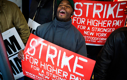 "שבתו למען שכר גבוה יותר וניו יורק חזקה יותר" (צילום: רויטרס) (צילום: רויטרס)