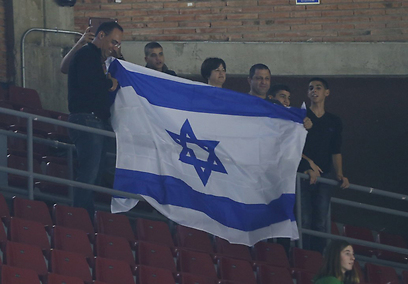 דגל ישראל באולם (צילום: ראובן שוורץ, ברצלונה) (צילום: ראובן שוורץ, ברצלונה)