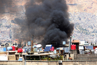 נפילת פצצת מרגמה בדמשק (צילום: EPA) (צילום: EPA)