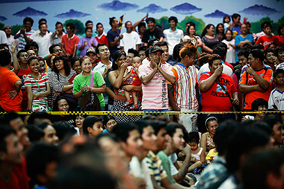 משפחות המתגייסים ממתינות בהתרגשות לתוצאות (צילום: רויטרס) (צילום: רויטרס)