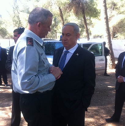 IDF chief Gantz (L) with PM at Mount Herzl 