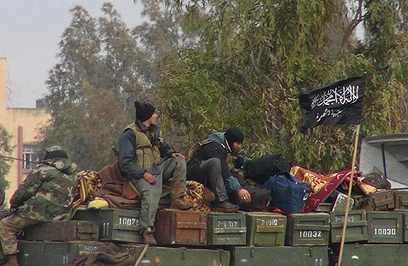 אבידות כבדות לחיזבאללה. לוחמי המורדים בסוריה (צילום: AP) (צילום: AP)